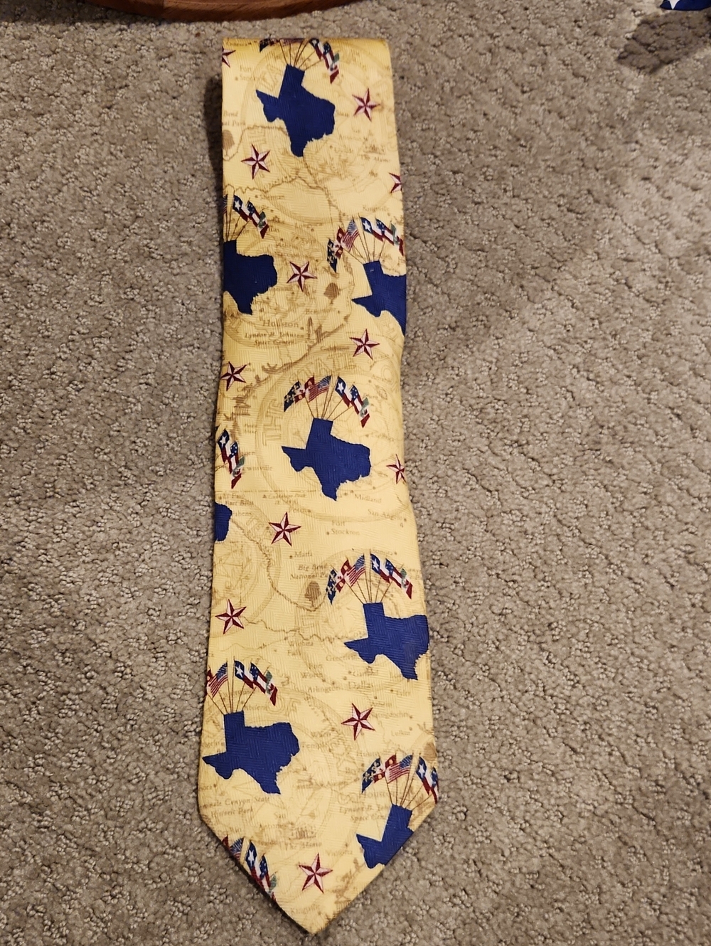 Vintage RM Style (Ralph Marlin & Co.) necktie. Texas Under Six Flags 2001